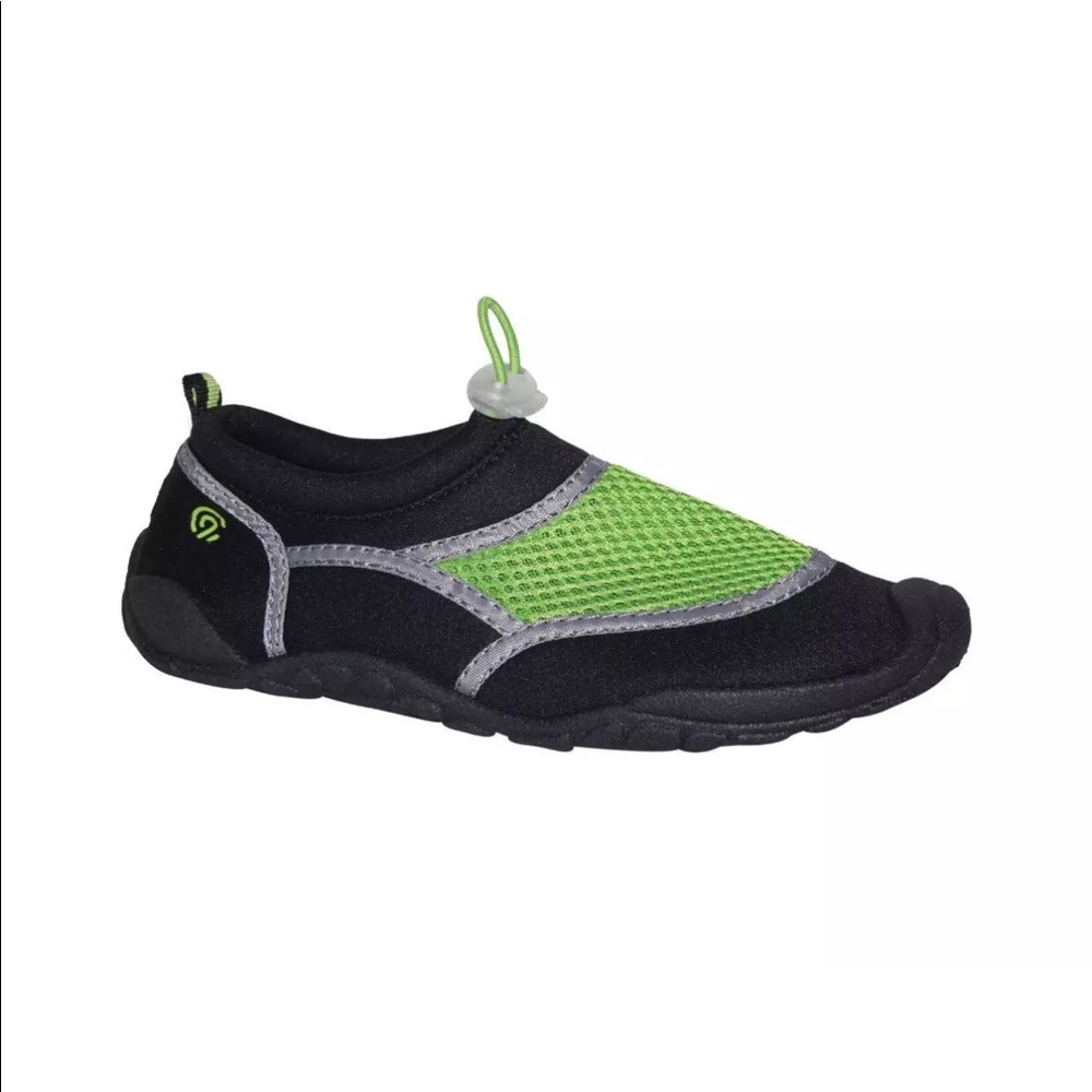 5/25 NWT Boys' Peter Water Shoes